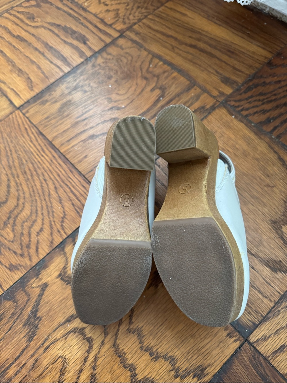 Universal Thread White Slingback Platform Clogs with Tan Wood-Look Heel, size 5 - Picture 10 of 10